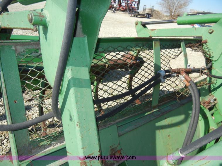 image for item H9048 John Deere 740 tractor loader