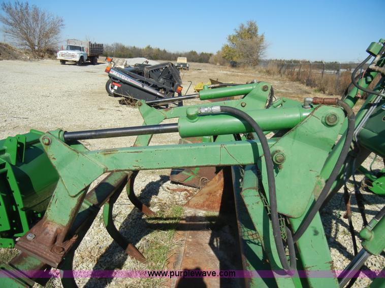 image for item H9048 John Deere 740 tractor loader