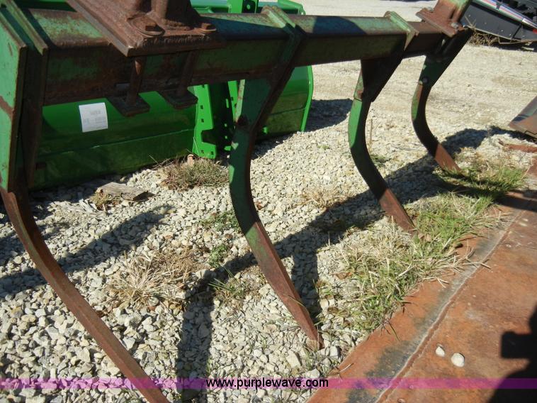 image for item H9048 John Deere 740 tractor loader