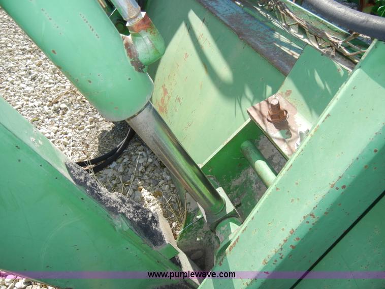 image for item H9048 John Deere 740 tractor loader