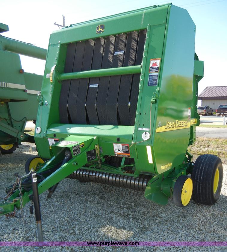 image for item H9051 2002 John Deere 567 MegaWide round baler