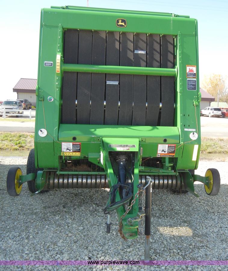 image for item H9051 2002 John Deere 567 MegaWide round baler