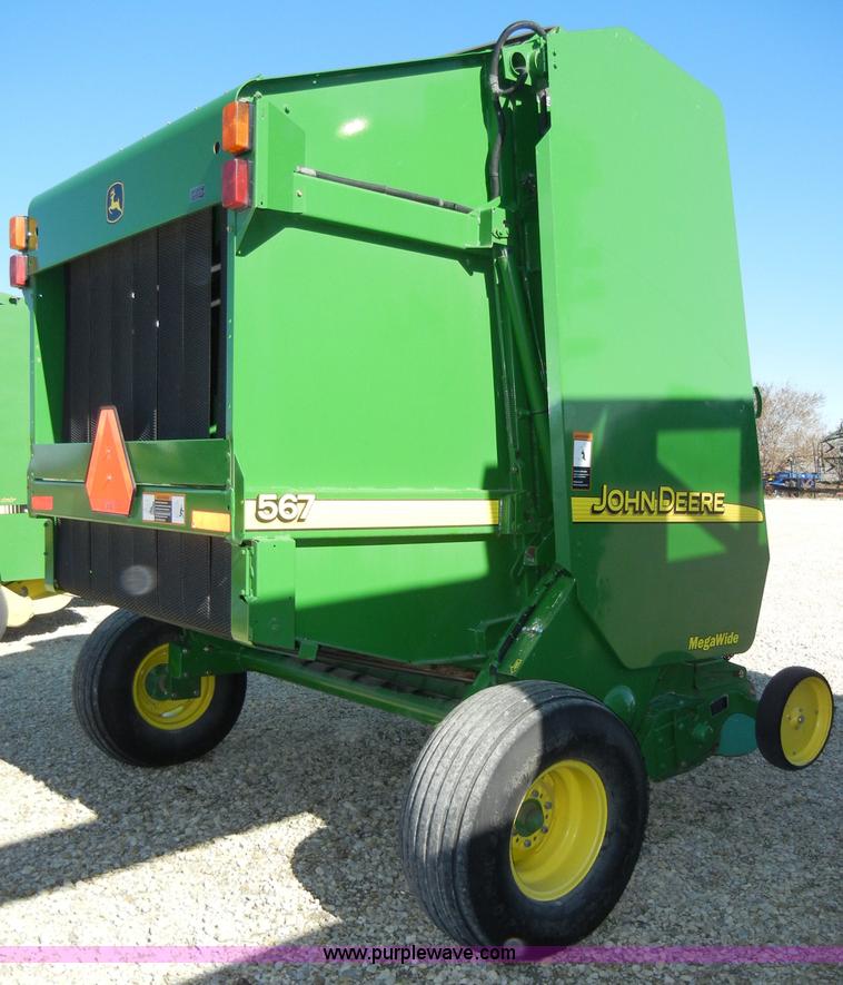 image for item H9051 2002 John Deere 567 MegaWide round baler