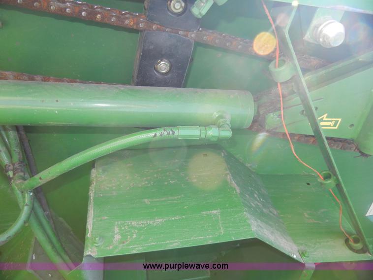 image for item H9051 2002 John Deere 567 MegaWide round baler
