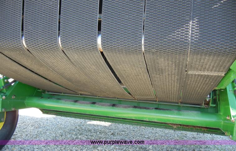 image for item H9051 2002 John Deere 567 MegaWide round baler