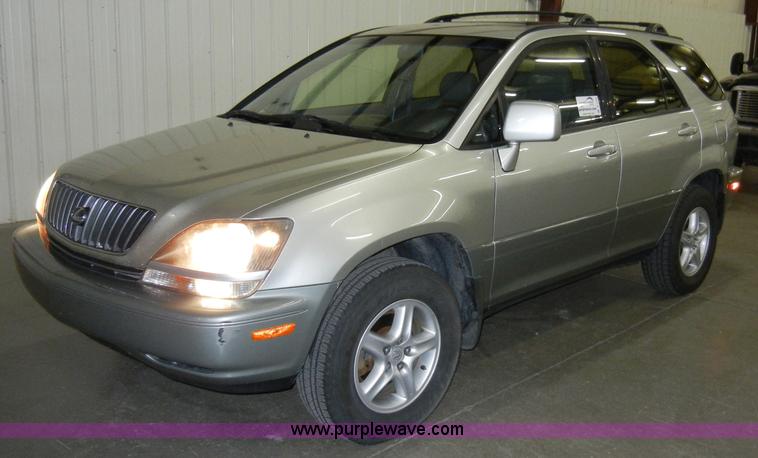 image for item A3328 1999 Lexus RX300 SUV