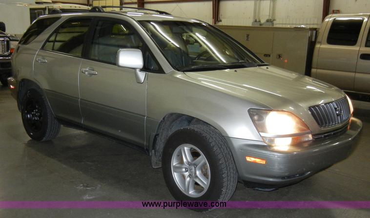 image for item A3328 1999 Lexus RX300 SUV