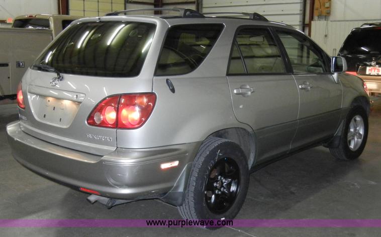 image for item A3328 1999 Lexus RX300 SUV