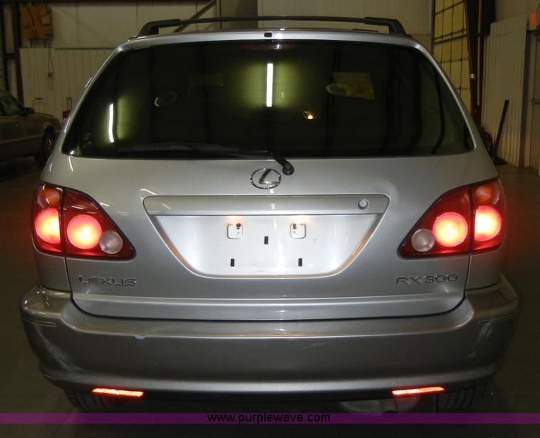 image for item A3328 1999 Lexus RX300 SUV