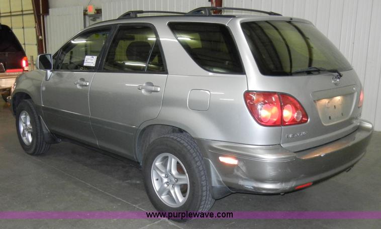 image for item A3328 1999 Lexus RX300 SUV