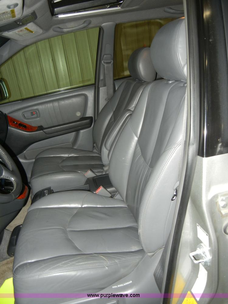 image for item A3328 1999 Lexus RX300 SUV