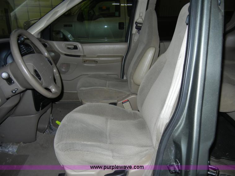 image for item A3338 2000 Ford Windstar LX mini van