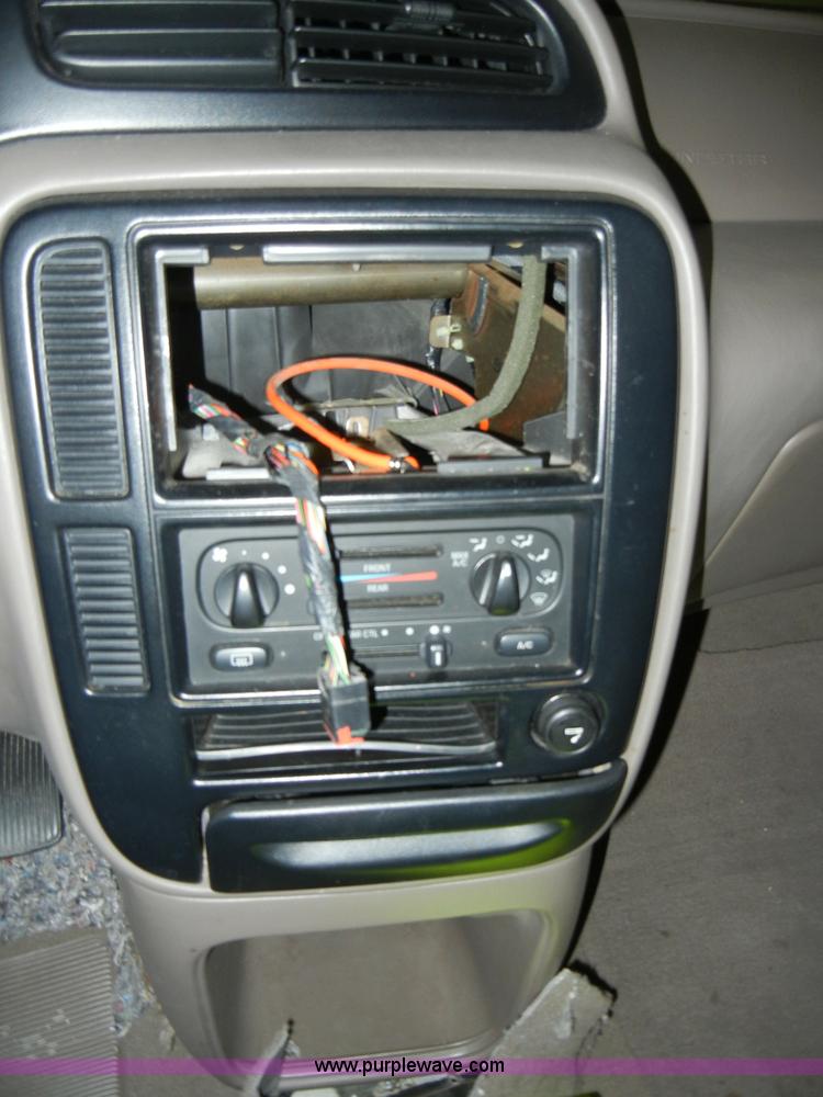 image for item A3338 2000 Ford Windstar LX mini van