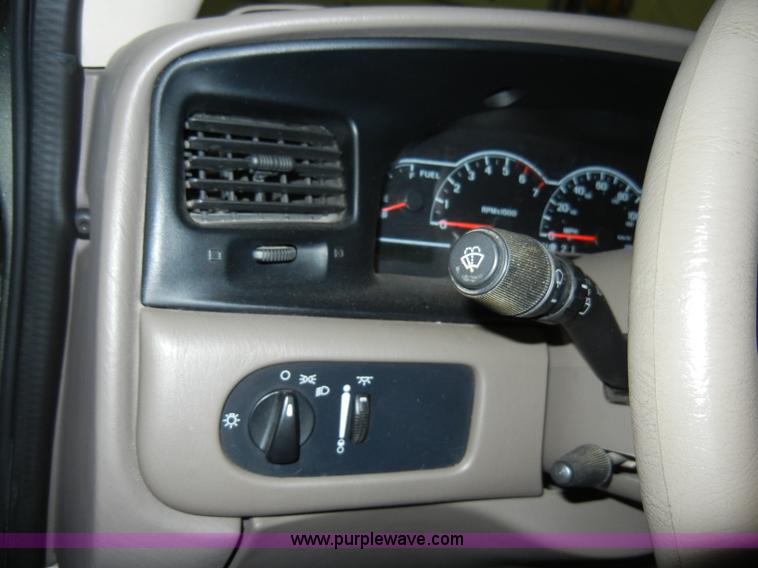 image for item A3338 2000 Ford Windstar LX mini van