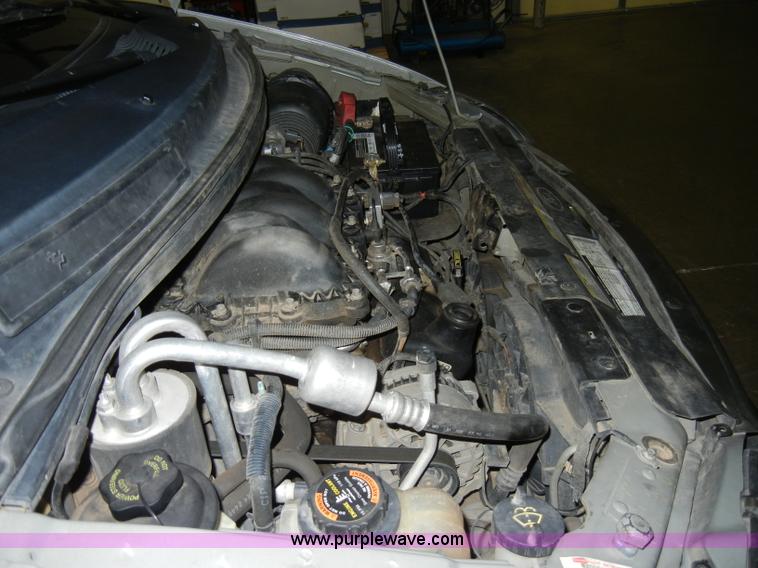 image for item A3338 2000 Ford Windstar LX mini van