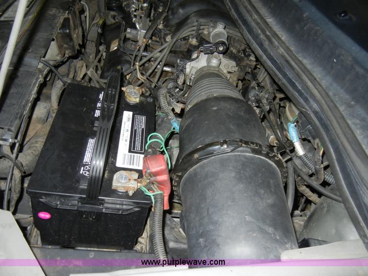 image for item A3338 2000 Ford Windstar LX mini van