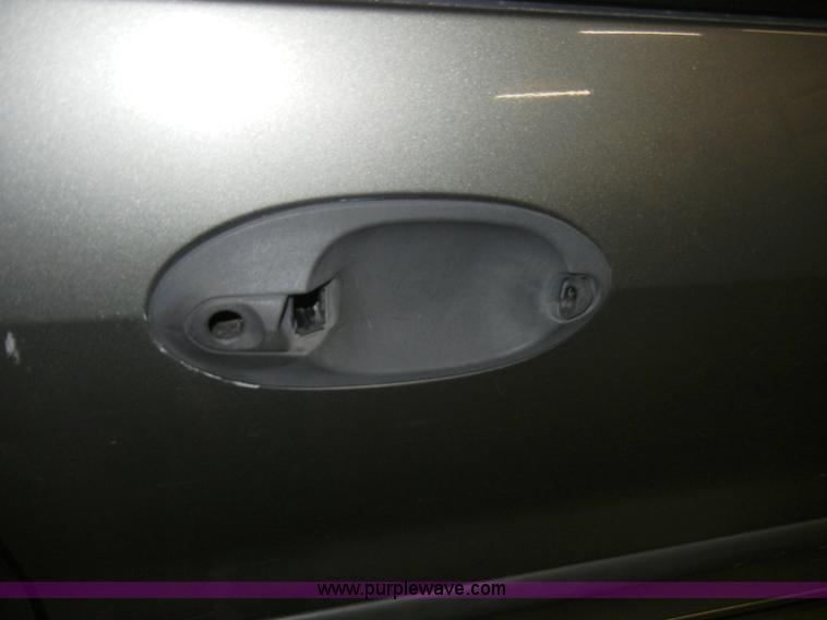 image for item A3338 2000 Ford Windstar LX mini van