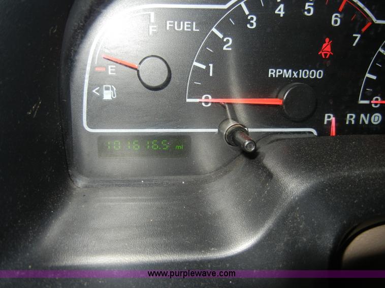 image for item A3338 2000 Ford Windstar LX mini van