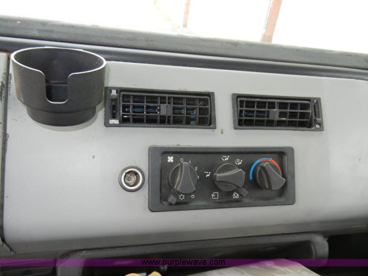 image for item A3323 2000 Freightliner FL70 box truck