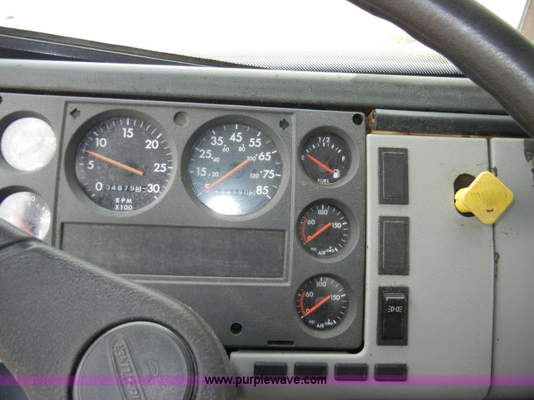 image for item A3323 2000 Freightliner FL70 box truck