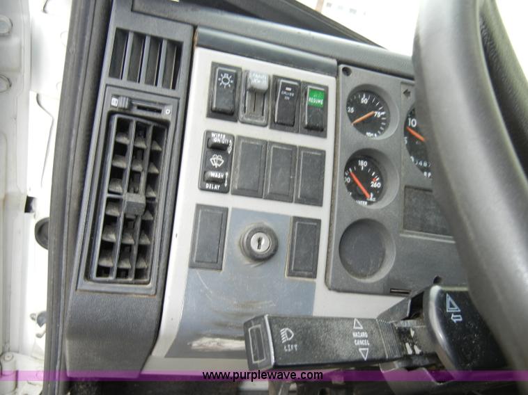 image for item A3323 2000 Freightliner FL70 box truck