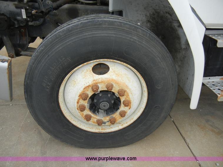 image for item A3323 2000 Freightliner FL70 box truck