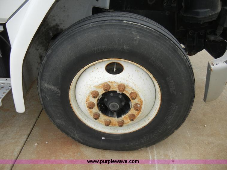 image for item A3323 2000 Freightliner FL70 box truck