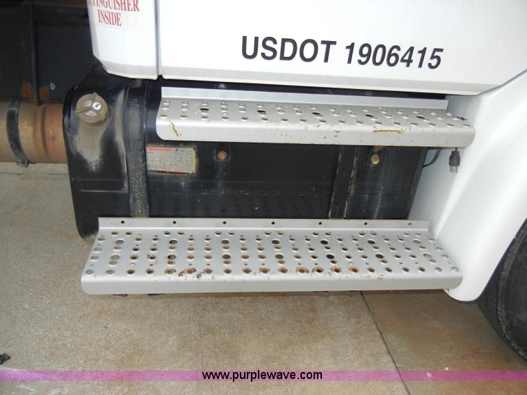 image for item A3323 2000 Freightliner FL70 box truck