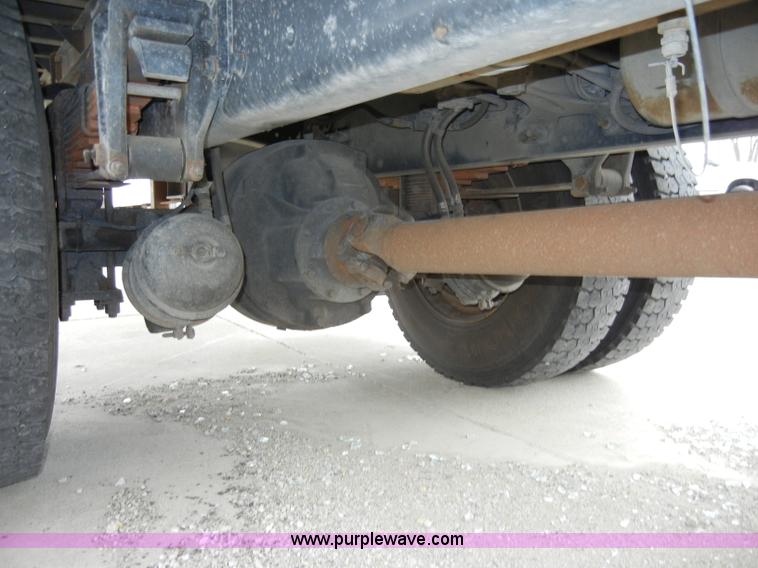 image for item A3323 2000 Freightliner FL70 box truck