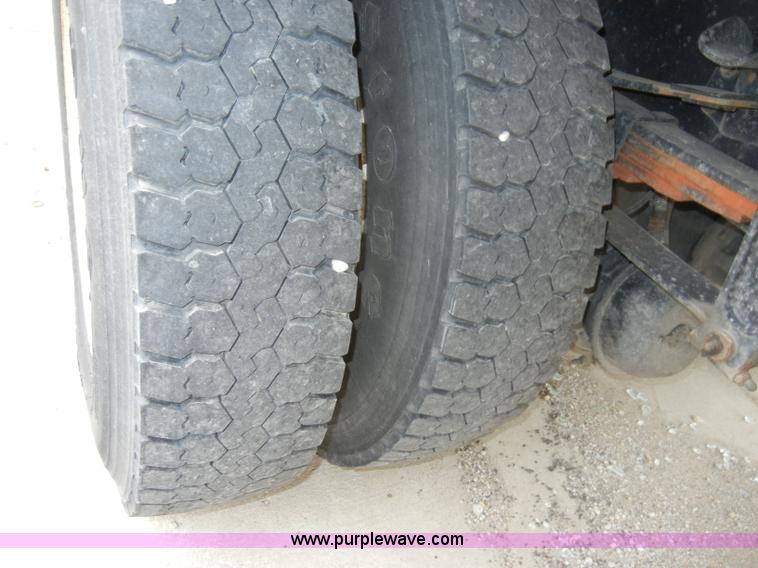 image for item A3323 2000 Freightliner FL70 box truck