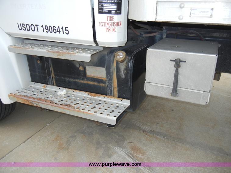 image for item A3323 2000 Freightliner FL70 box truck