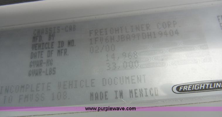 image for item A3323 2000 Freightliner FL70 box truck