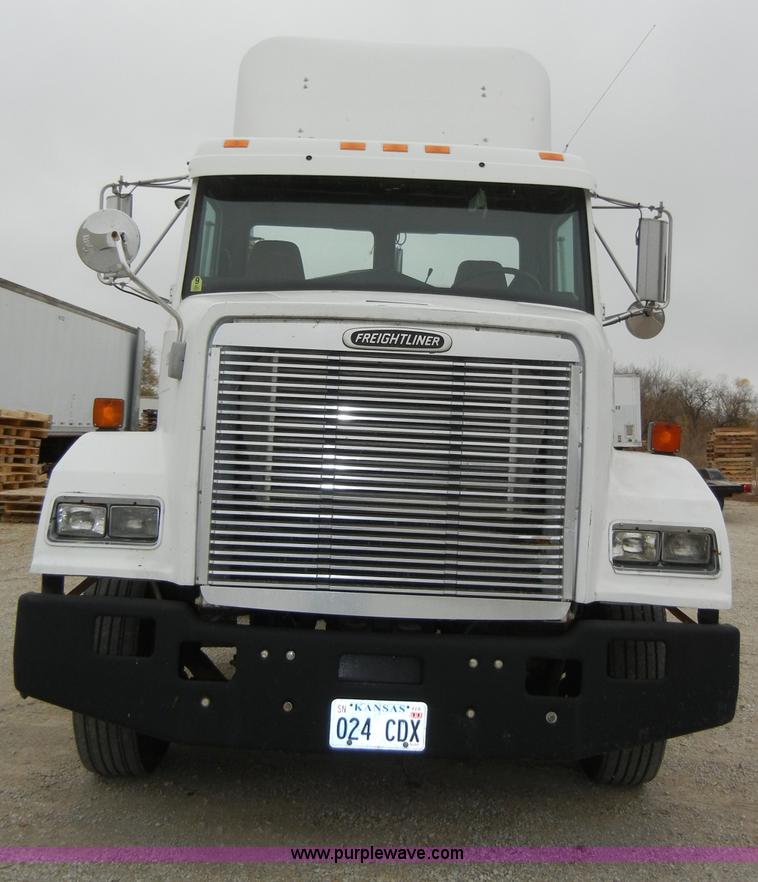 image for item A3324 2000 Freightliner FLC112 semi truck