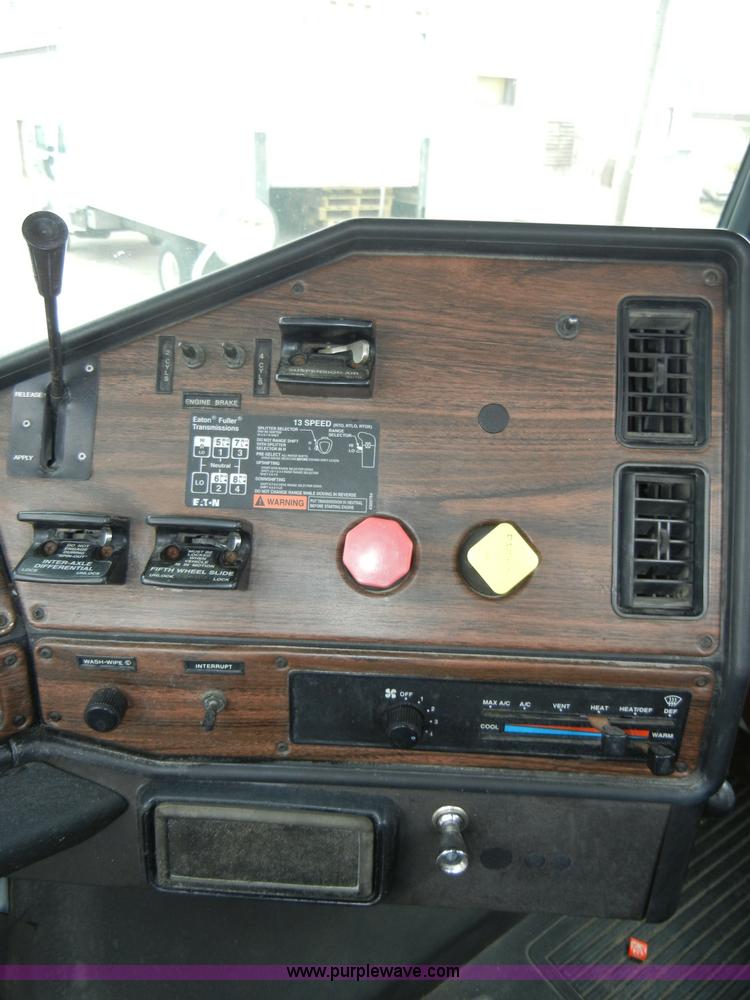 image for item A3324 2000 Freightliner FLC112 semi truck