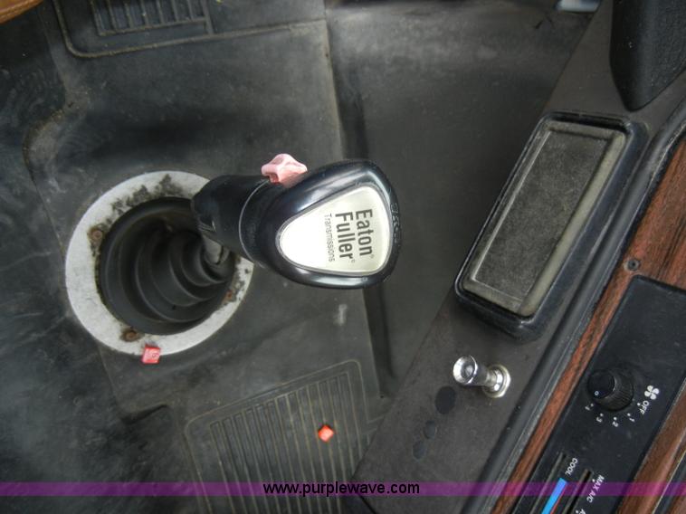 image for item A3324 2000 Freightliner FLC112 semi truck