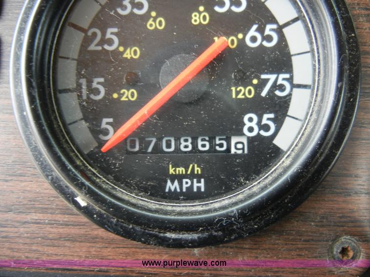 image for item A3324 2000 Freightliner FLC112 semi truck