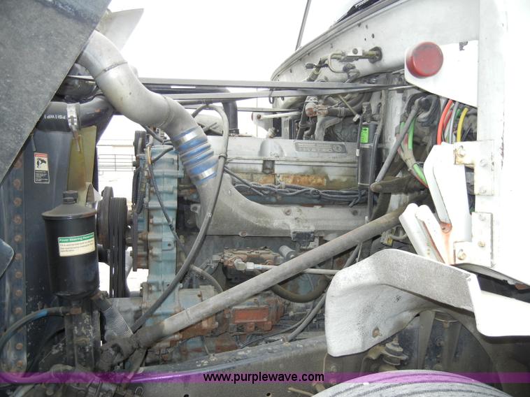 image for item A3324 2000 Freightliner FLC112 semi truck