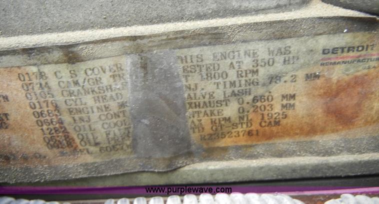 image for item A3324 2000 Freightliner FLC112 semi truck