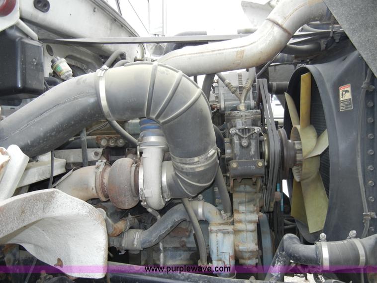 image for item A3324 2000 Freightliner FLC112 semi truck