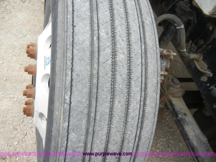 image for item A3324 2000 Freightliner FLC112 semi truck