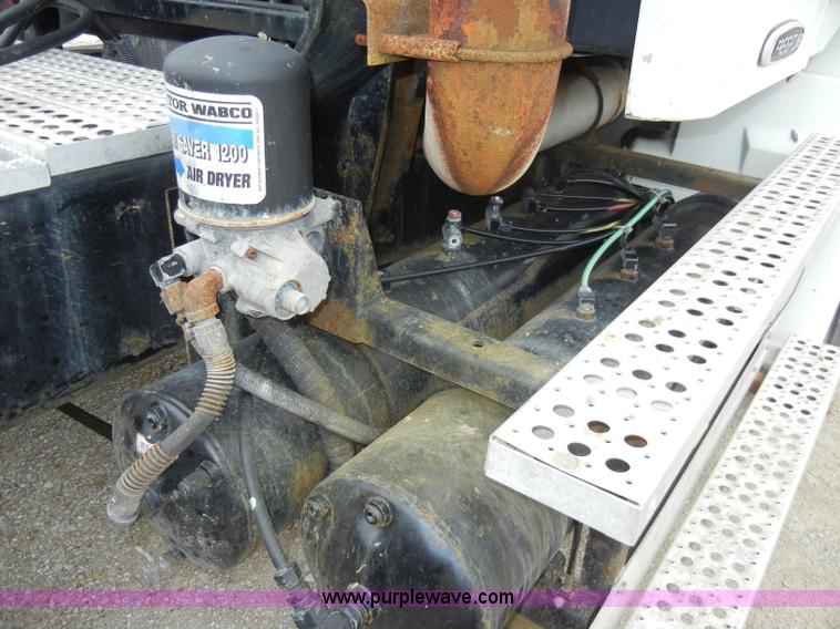 image for item A3324 2000 Freightliner FLC112 semi truck