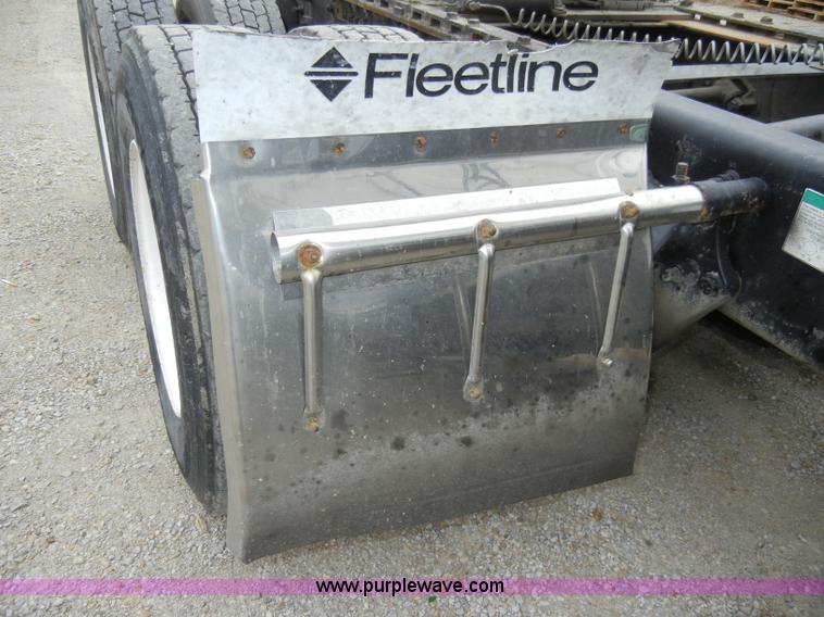 image for item A3324 2000 Freightliner FLC112 semi truck