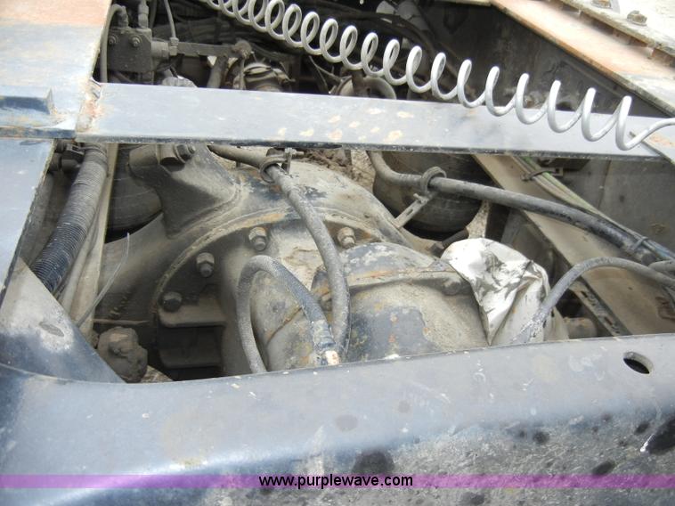 image for item A3324 2000 Freightliner FLC112 semi truck