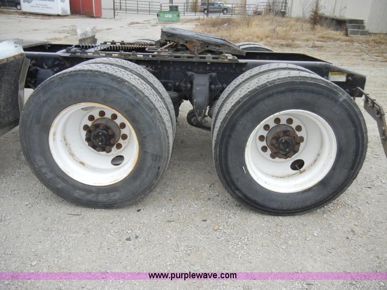 image for item A3324 2000 Freightliner FLC112 semi truck