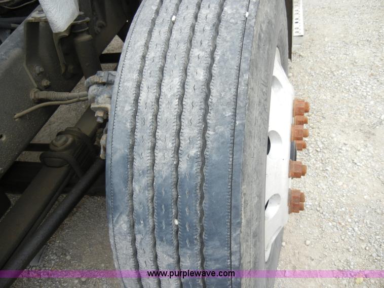 image for item A3324 2000 Freightliner FLC112 semi truck