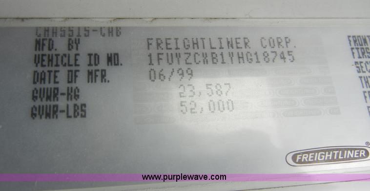 image for item A3324 2000 Freightliner FLC112 semi truck