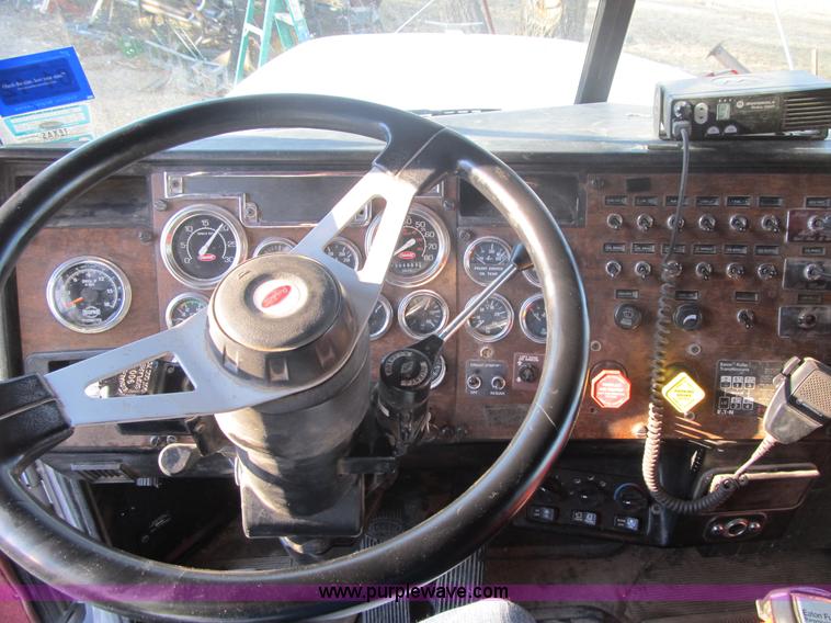 image for item A5215 1996 Peterbilt 377 semi truck