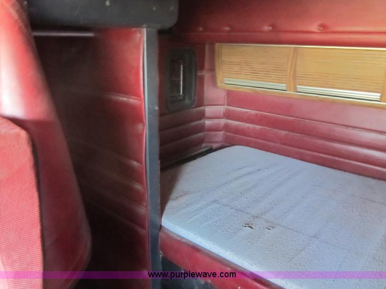 image for item A5215 1996 Peterbilt 377 semi truck