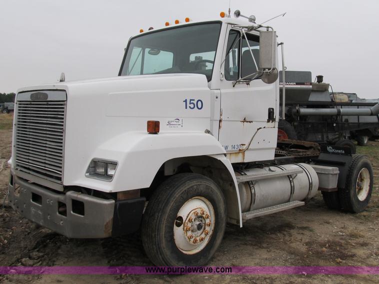 image for item B2542 1993 Freightliner FL120 semi truck