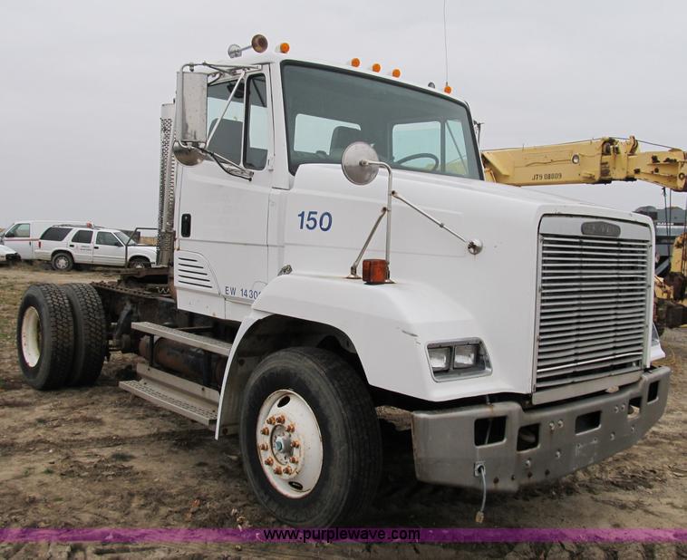 image for item B2542 1993 Freightliner FL120 semi truck